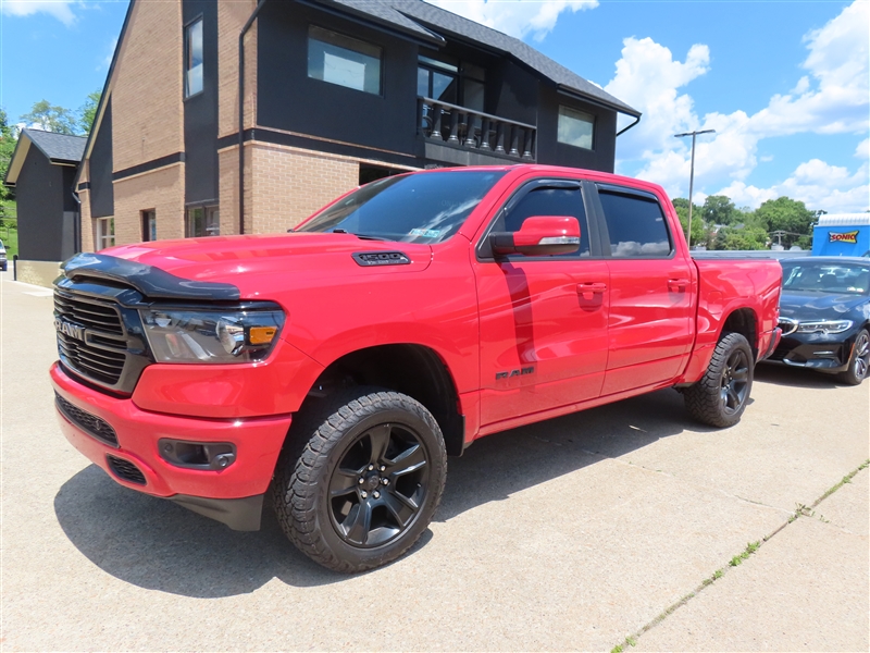2020 RAM 1500 Big Horn/Lone Star 4x4 Crew Cab 5'7's photo